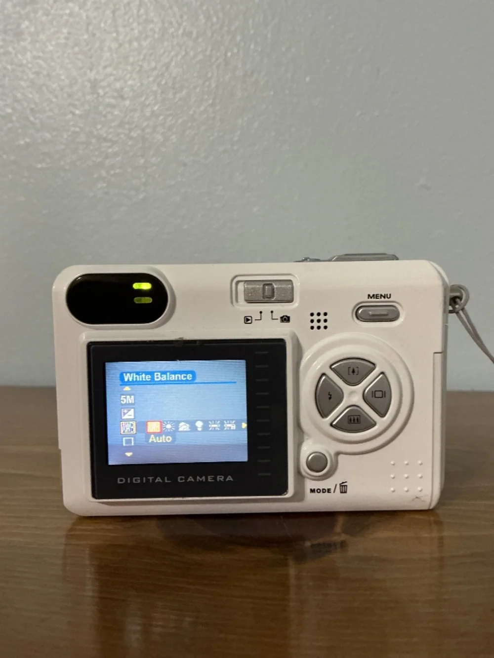Y2K VuPoint Solutions 5.0 Megapixels White Digital Camera